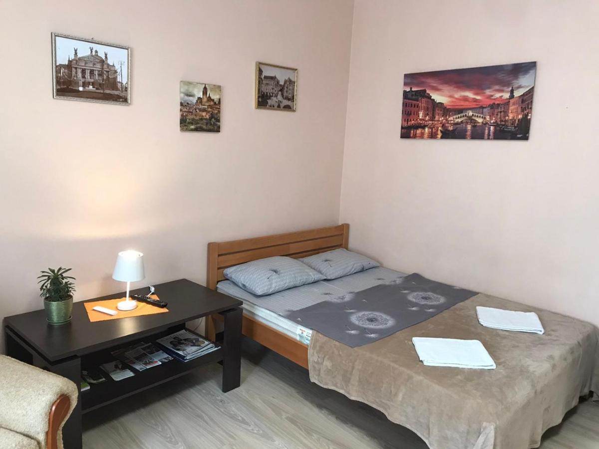 לבוב Apartment Near The Forum Mall מראה חיצוני תמונה