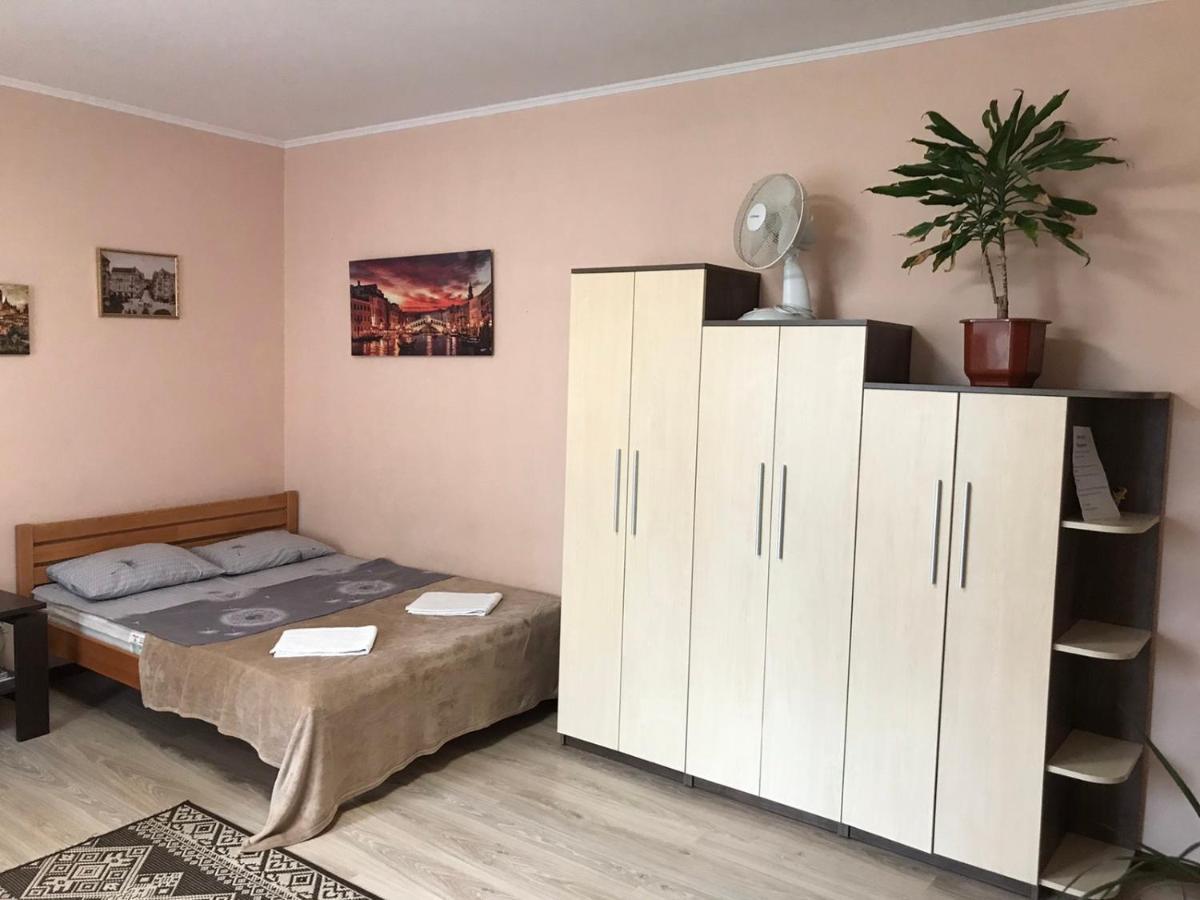 לבוב Apartment Near The Forum Mall מראה חיצוני תמונה