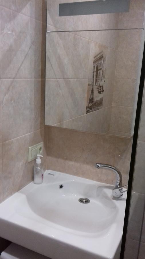 לבוב Apartment Near The Forum Mall מראה חיצוני תמונה
