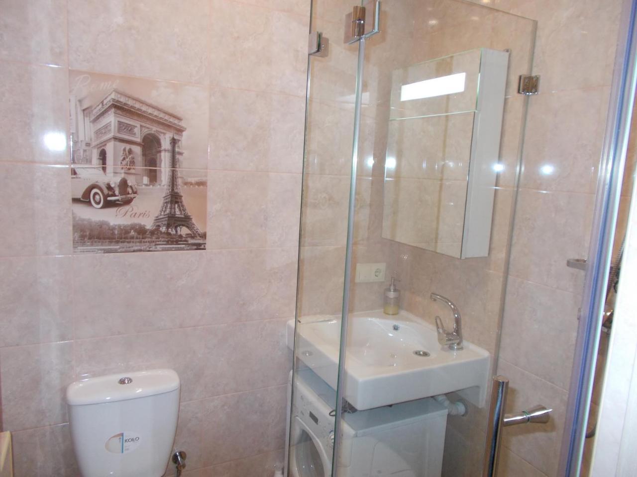 לבוב Apartment Near The Forum Mall מראה חיצוני תמונה